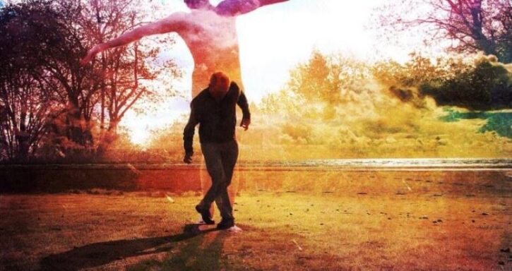 homem sendo transormado